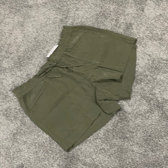 LOFT Pants - Loft drawstring shorts with pockets new with tags